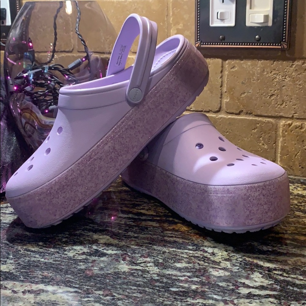 SUPER CUTE Lavender Platform Crocs
